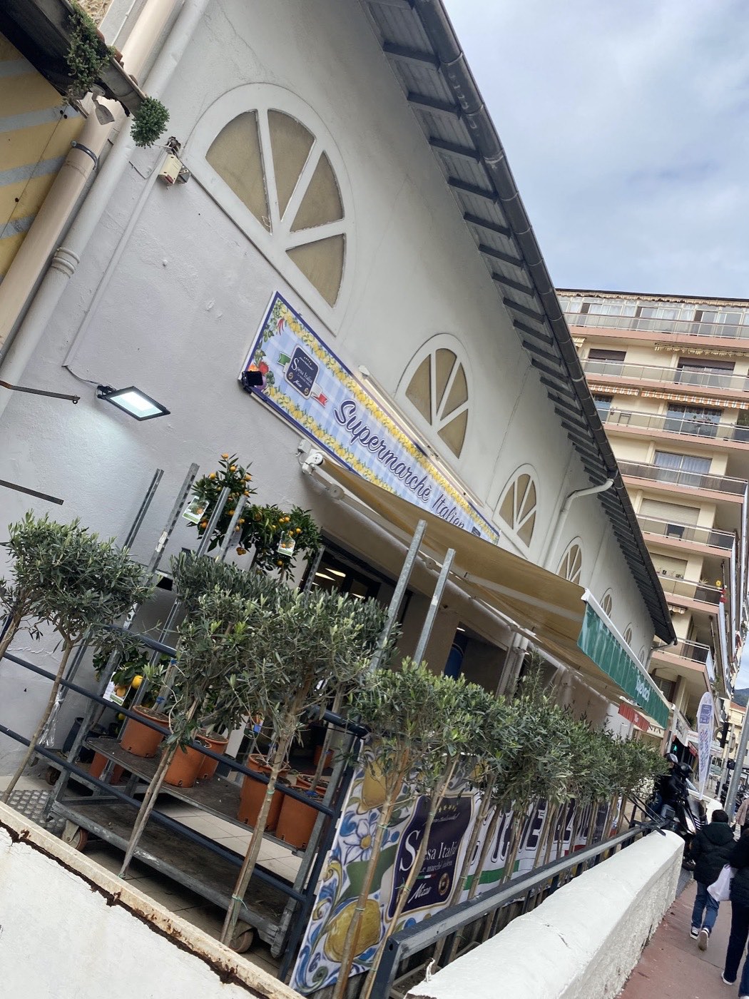 Façade du grand supermarché italien Spesa Italia, boulevard Auguste Raynaud à Nice Nord