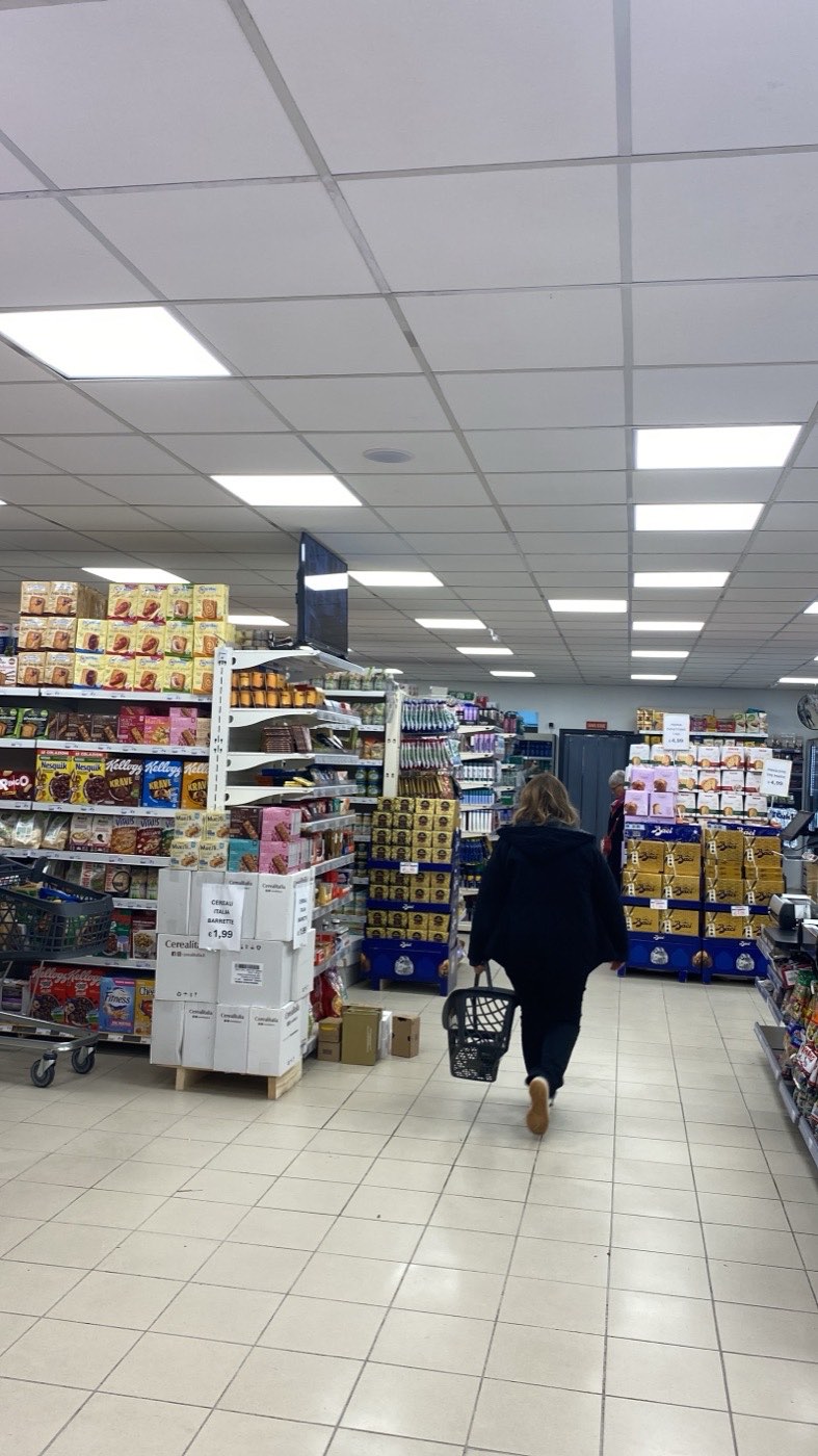 Intérieur du grand magasin Spesa Italia Nice Nord : céréales, panettone, Baci Perugina